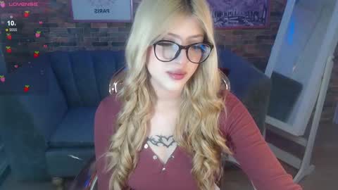 Snapshot of kitty_fox_b chatting on March 6, 12:52 pm kitty_fox_b online show from March 6, 12:52 pm