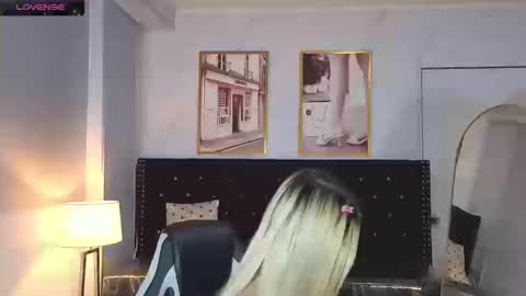 Snapshot of kitty_fox_b chatting on September 9, 1:33 pm kitty_fox_b online show from September 9, 1:33 pm