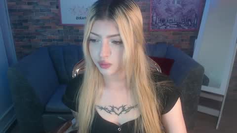 Snapshot of kitty_fox_b chatting on January 28, 12:32 pm kitty_fox_b online show from January 28, 12:32 pm