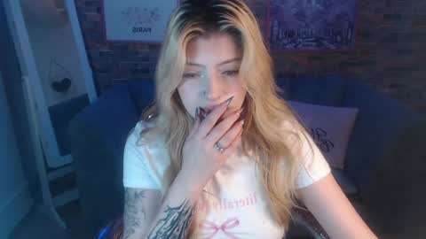 Snapshot of kitty_fox_b chatting on January 10, 12:58 pm kitty_fox_b online show from January 10, 12:58 pm