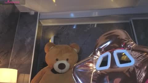 Snapshot of kitty_fox_b chatting on October 8, 1:04 pm kitty_fox_b online show from October 8, 1:04 pm