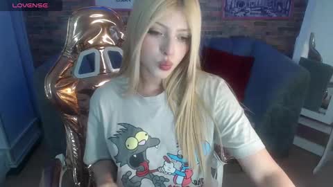 Snapshot of kitty_fox_b chatting on February 24, 10:47 pm kitty_fox_b online show from February 24, 10:47 pm