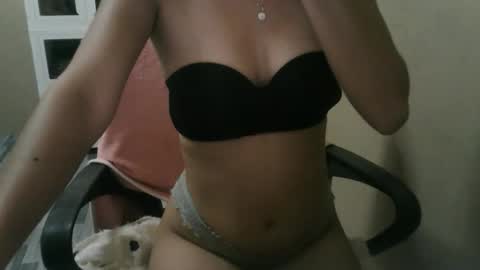 Snapshot of kitty_fussy chatting on October 4, 1:50 pm kitty_fussy online show from October 4, 1:50 pm