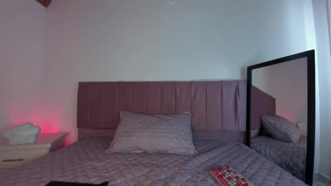 Snapshot of kitty_kryss chatting on September 15, 1:41 pm kitty_kryss online show from September 15, 1:41 pm