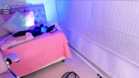 Kitty online show from November 13, 7:35 pm