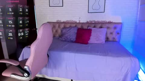 Snapshot of kitty_pam chatting on September 19, 8:41 pm Kitty online show from September 19, 8:41 pm