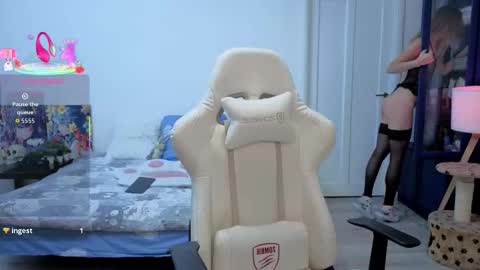 Emilly online show from September 29, 11:10 pm