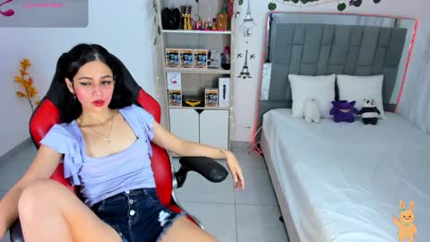 kitty_scoot online show from October 22, 3:33 am