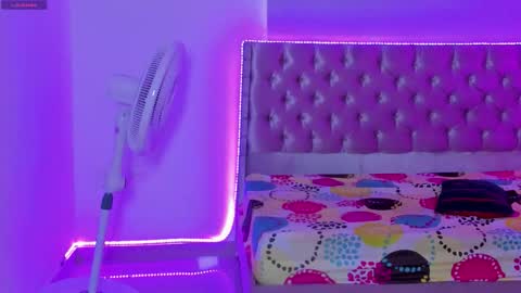 kitty_violet11 online show from February 15, 9:14 pm