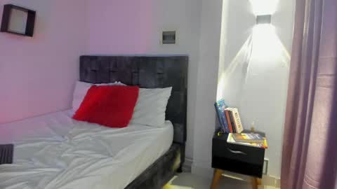 kitty  online show from September 26, 11:45 pm