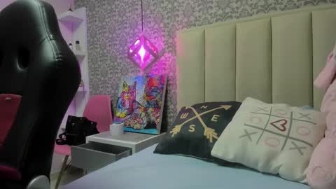 Snapshot of kittytimberlake chatting on February 13, 11:17 am K I T T Y online show from February 13, 11:17 am