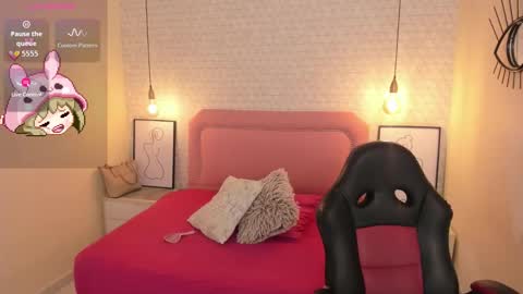  K I T T  Y  online show from November 12, 12:14 pm