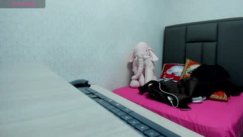 Snapshot of kittytimberlake chatting on December 27, 7:03 pm K I T T Y online show from December 27, 7:03 pm