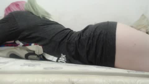 kittywhiteass online show from December 3, 7:19 am