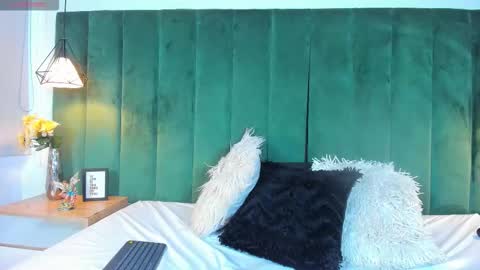 Snapshot of kittyy_milk chatting on October 24, 8:49 pm K I T T Y Y online show from October 24, 8:49 pm