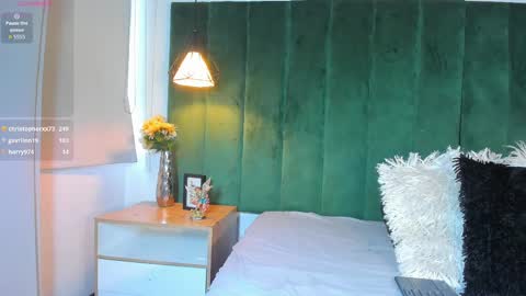 Snapshot of kittyy_milk chatting on October 15, 9:17 pm K I T T Y Y online show from October 15, 9:17 pm