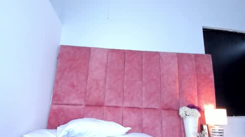 K I T T Y Y  online show from December 18, 7:29 pm