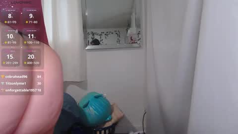 Snapshot of kittyymaze chatting on December 29, 3:57 pm Kittyymaze online show from December 29, 3:57 pm