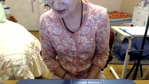 Snapshot of kiuminberry chatting on November 1, 12:20 pm KiuminBerry online show from November 1, 12:20 pm