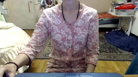 Snapshot of kiuminberry chatting on October 22, 10:31 am KiuminBerry online show from October 22, 10:31 am