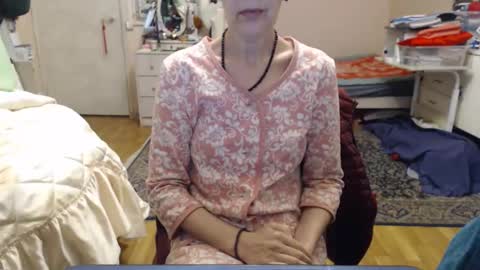 Snapshot of kiuminberry chatting on October 25, 9:50 am KiuminBerry online show from October 25, 9:50 am