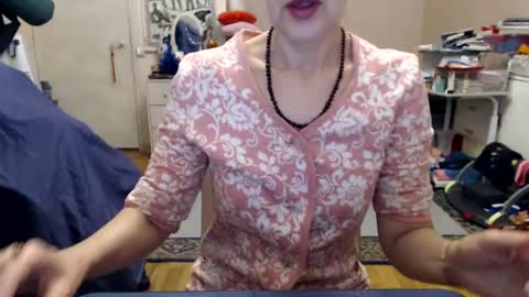 Snapshot of kiuminberry chatting on March 7, 9:51 am KiuminBerry online show from March 7, 9:51 am