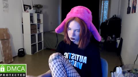 Snapshot of klares_wasser chatting on December 6, 1:00 pm Klares online show from December 6, 1:00 pm