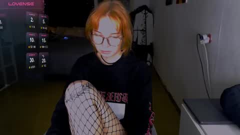 Snapshot of klares_wasser chatting on February 25, 6:44 pm Klares online show from February 25, 6:44 pm
