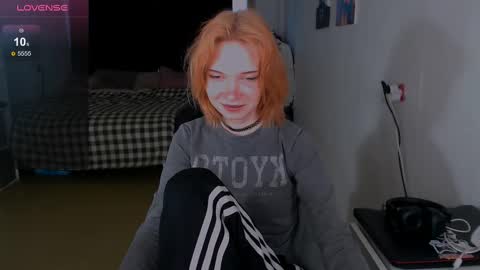 Snapshot of klares_wasser chatting on February 27, 12:45 pm Klares online show from February 27, 12:45 pm