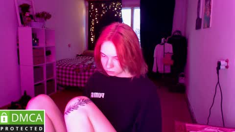 Snapshot of klares_wasser chatting on December 18, 12:51 pm Klares online show from December 18, 12:51 pm