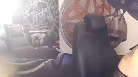 Snapshot of kleiner_teufel chatting on February 14, 7:38 am Michelle online show from February 14, 7:38 am