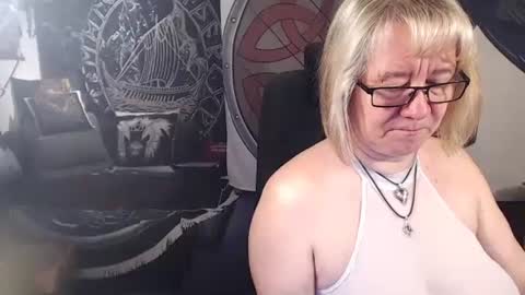 Snapshot of kleiner_teufel chatting on March 10, 5:50 pm Michelle online show from March 10, 5:50 pm
