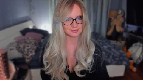 Klementinafanslyklementina6661 online show from November 30, 8:46 pm