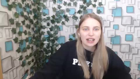 Snapshot of klerkarina chatting on February 19, 6:22 am klerkarina online show from February 19, 6:22 am