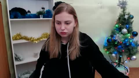 Snapshot of klerkarina chatting on December 6, 5:53 am klerkarina online show from December 6, 5:53 am