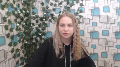 Snapshot of klerkarina chatting on January 11, 5:41 am klerkarina online show from January 11, 5:41 am
