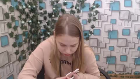 Snapshot of klerkarina chatting on January 5, 5:51 am klerkarina online show from January 5, 5:51 am