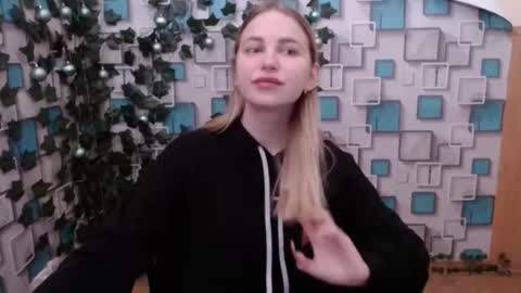 Snapshot of klerkarina chatting on December 8, 6:33 am klerkarina online show from December 8, 6:33 am