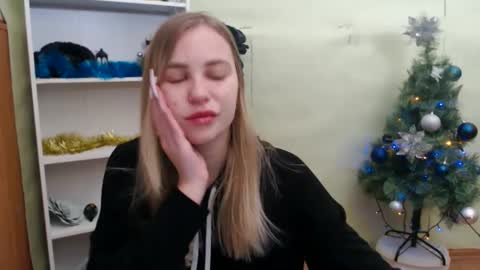 Snapshot of klerkarina chatting on December 22, 5:56 am klerkarina online show from December 22, 5:56 am