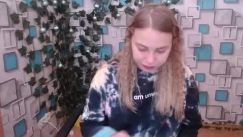 Snapshot of klerkarina chatting on December 4, 6:11 am klerkarina online show from December 4, 6:11 am