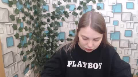 Snapshot of klerkarina chatting on February 21, 5:35 am klerkarina online show from February 21, 5:35 am