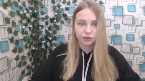 Snapshot of klerkarina chatting on January 4, 5:58 am klerkarina online show from January 4, 5:58 am