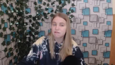 Snapshot of klerkarina chatting on December 23, 6:22 am klerkarina online show from December 23, 6:22 am