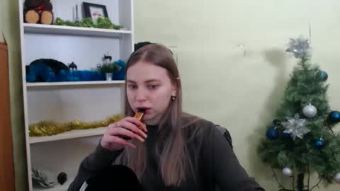 Snapshot of klerkarina chatting on February 2, 5:42 am klerkarina online show from February 2, 5:42 am
