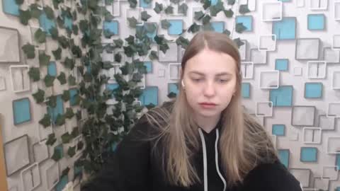 Snapshot of klerkarina chatting on February 18, 6:15 am klerkarina online show from February 18, 6:15 am