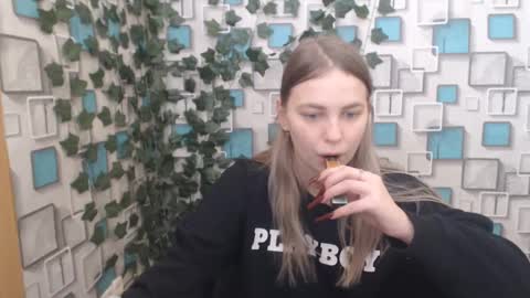 Snapshot of klerkarina chatting on March 5, 5:40 am klerkarina online show from March 5, 5:40 am