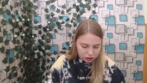 Snapshot of klerkarina chatting on December 17, 6:02 am klerkarina online show from December 17, 6:02 am