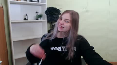 Snapshot of klerkarina chatting on February 23, 5:39 am klerkarina online show from February 23, 5:39 am