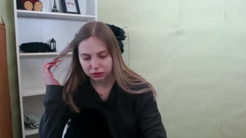 Snapshot of klerkarina chatting on February 12, 12:01 pm klerkarina online show from February 12, 12:01 pm
