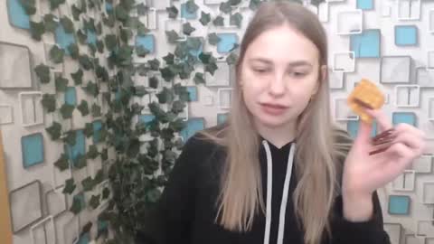 Snapshot of klerkarina chatting on March 4, 7:30 am klerkarina online show from March 4, 7:30 am
